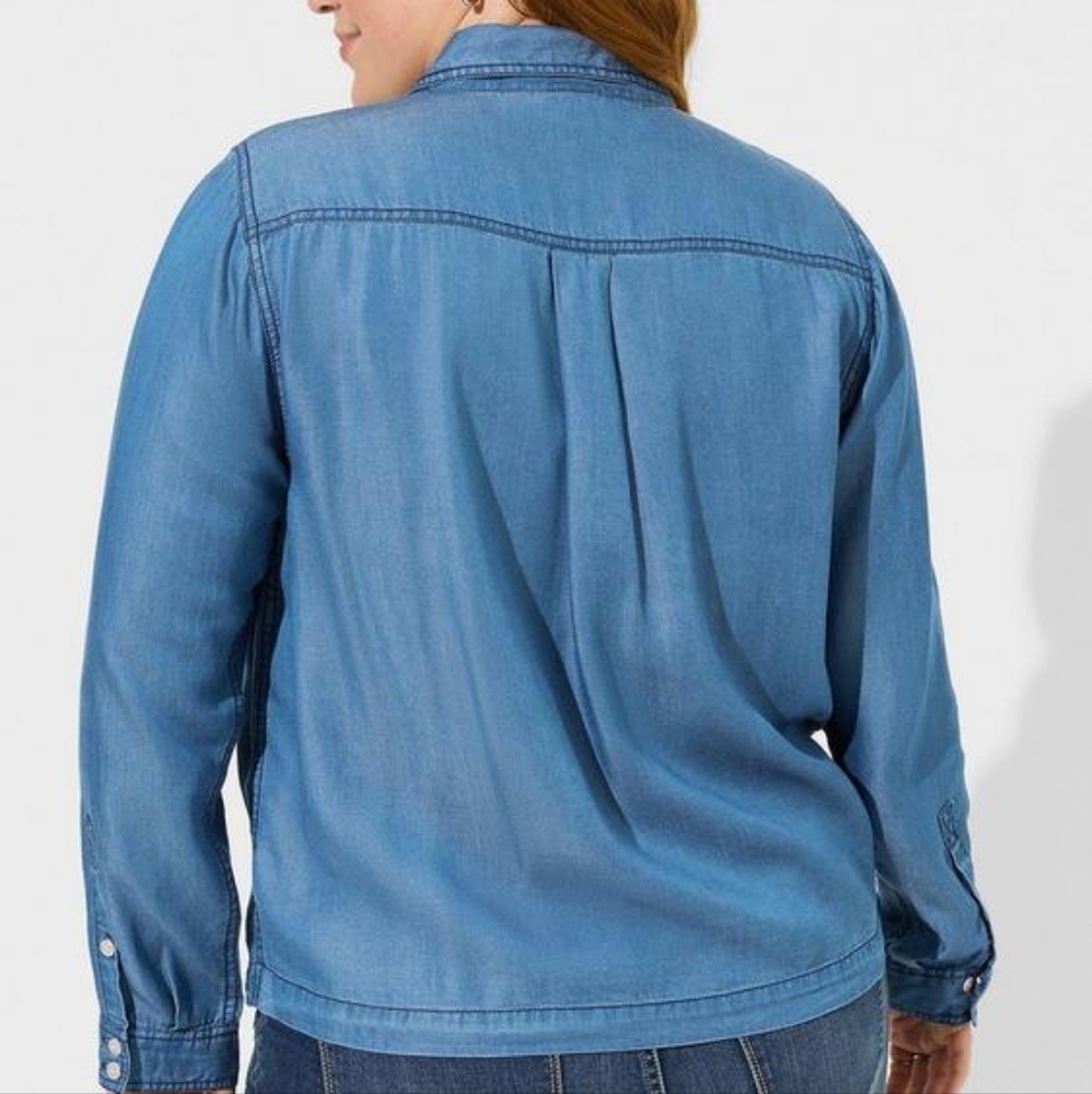 🆕️Torrid Button Up Chambray - Picture 7 of 9